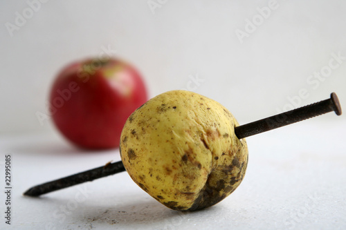 apfel mit stift photo