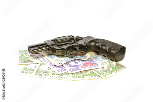 Револьвер на деньгах