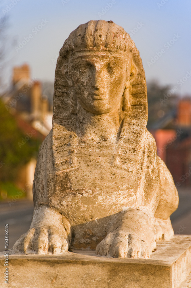Les deux sphinx de Nouvion-en-Ponthieu