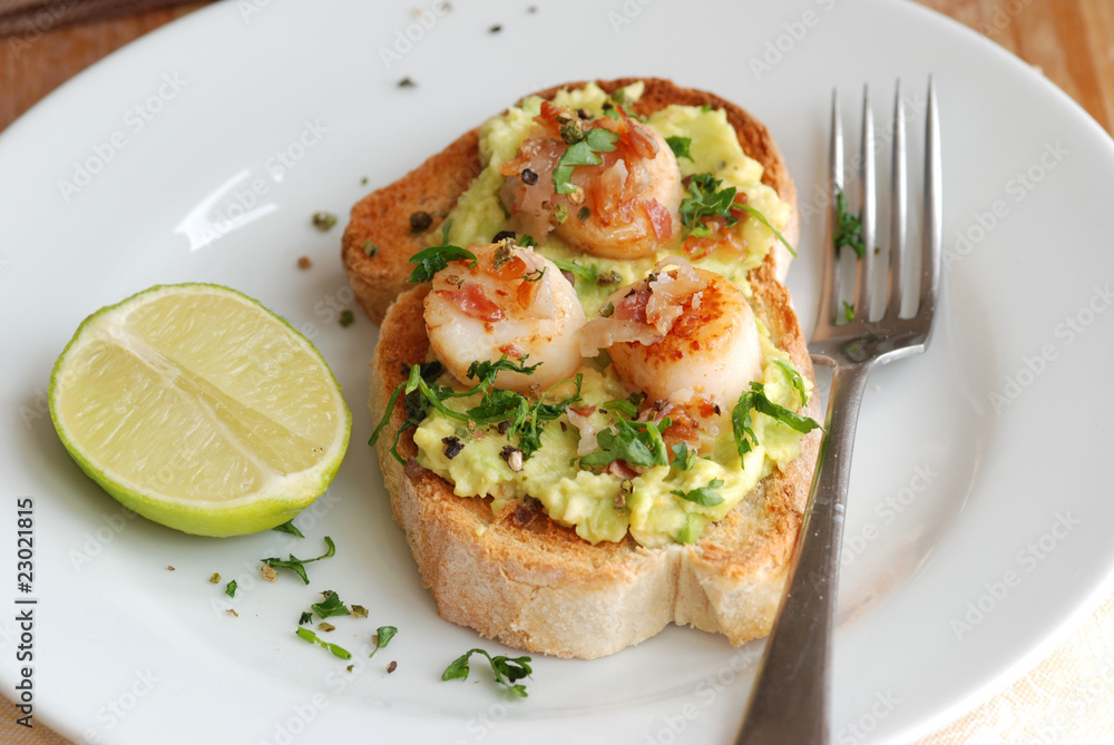 Toast with scallops, bacon and avocado