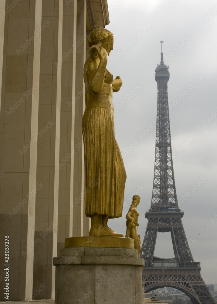 Fototapeta premium Woman's Statute