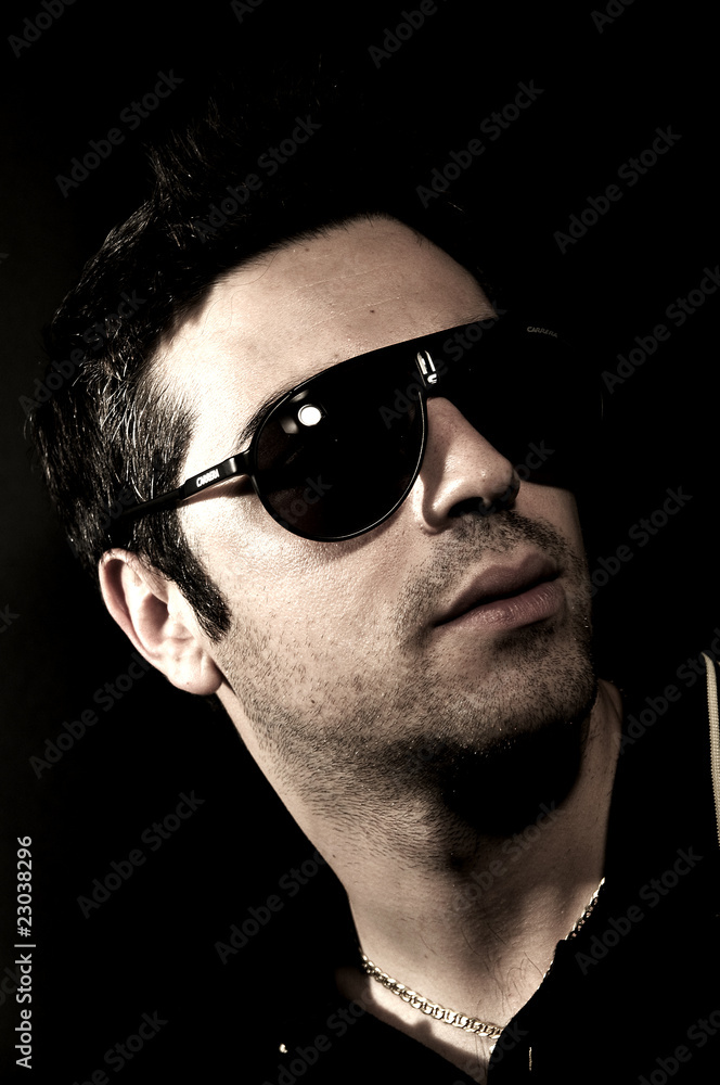 ragazzo con occhiali da sole Stock Photo | Adobe Stock