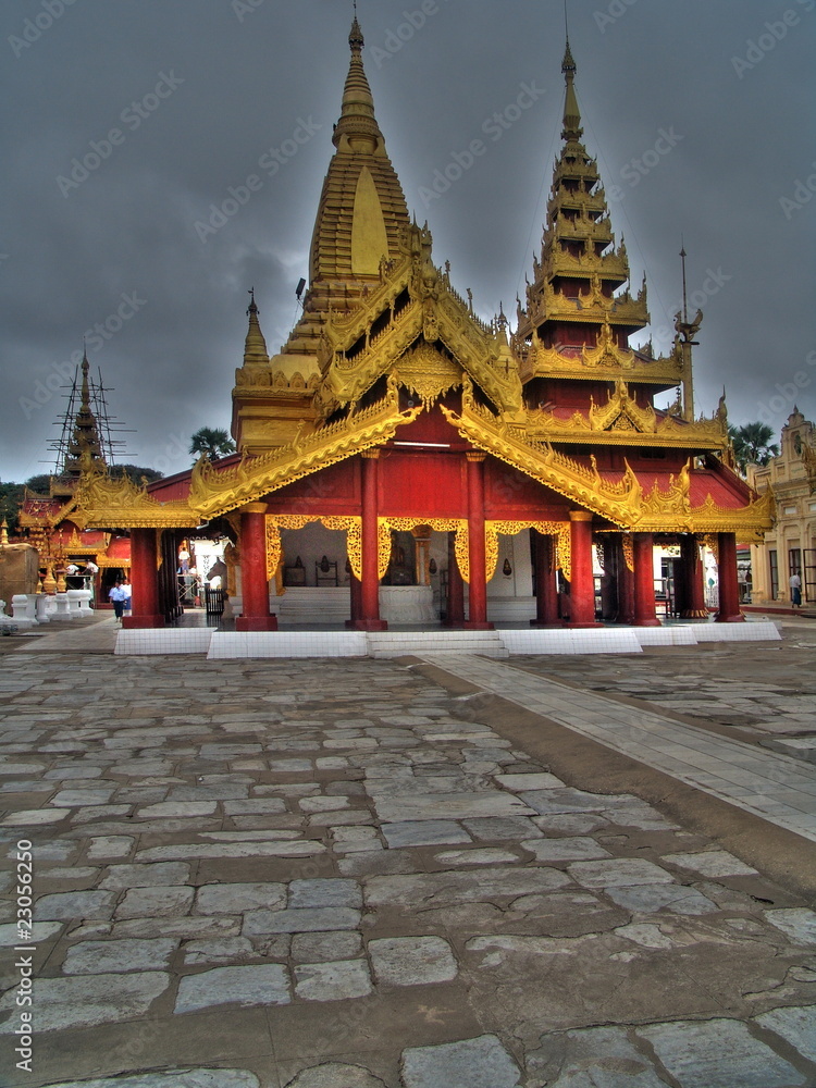 Fototapeta premium Myanmar, Bagan - Shwezigon Paya nb.3