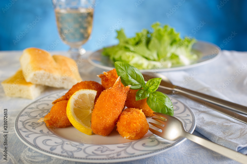 fried crab claws and salad-chele di granchio fried crab claws and salad-chele di granchio