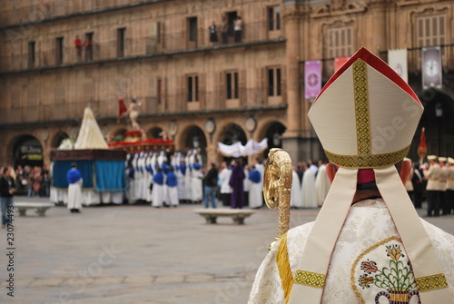 Bischof auf einer Prozession, Salamanca photo