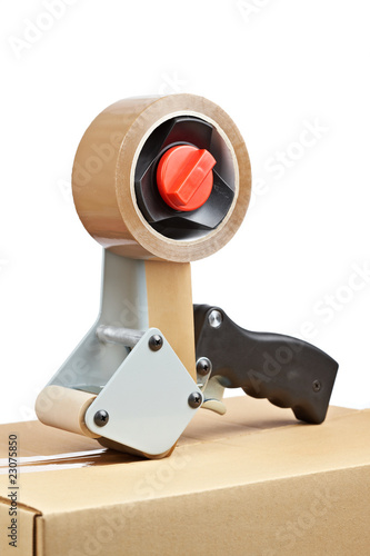 Packaging tape dispenser and shipping box