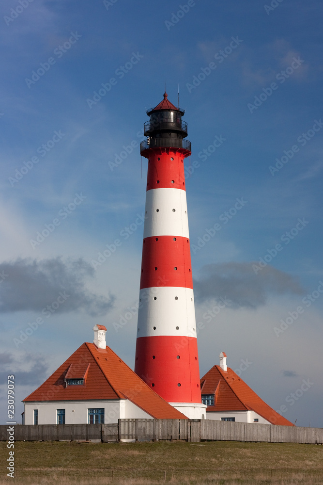 Der Leuchtturm Westerhever in Schleswig-Holstein an der Nordsee