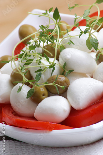 Mozzarella mit Tomaten als Salat