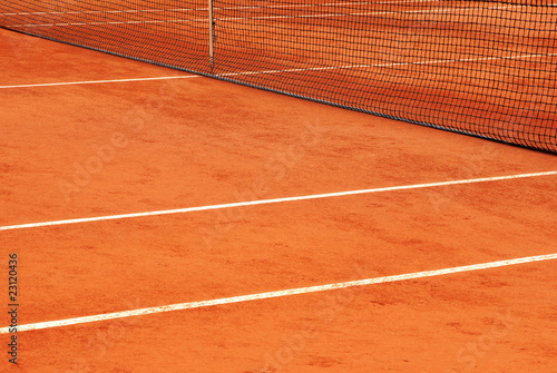 Detail of the net and the lines of a tennis court © Trombax