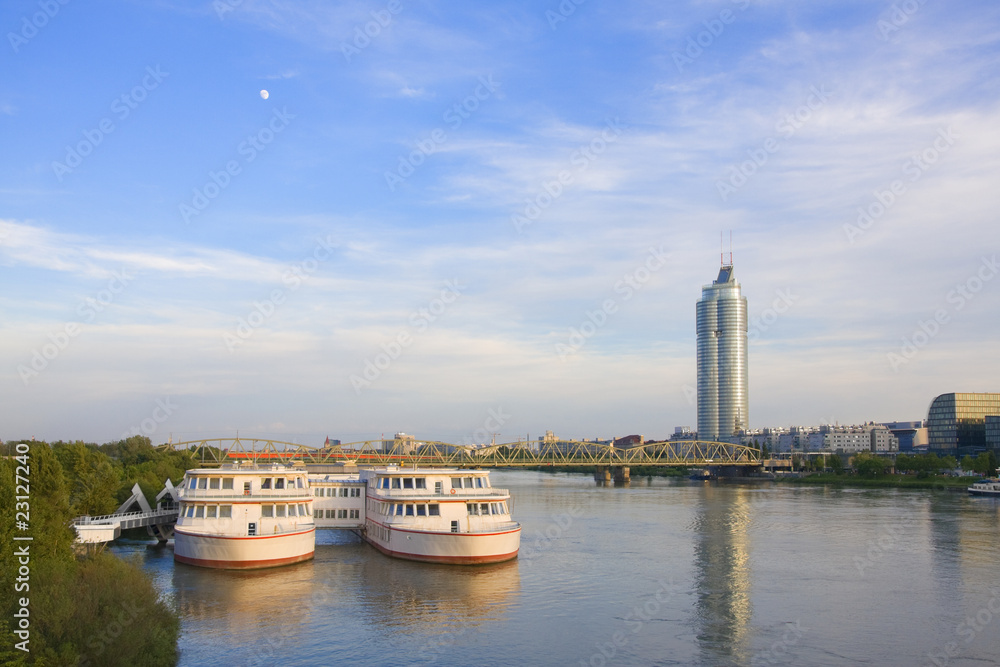 Obraz premium Schulschiff / Donau / Wien