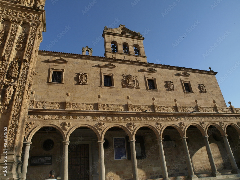 Portada del convento de los Dominicos en Salamanca