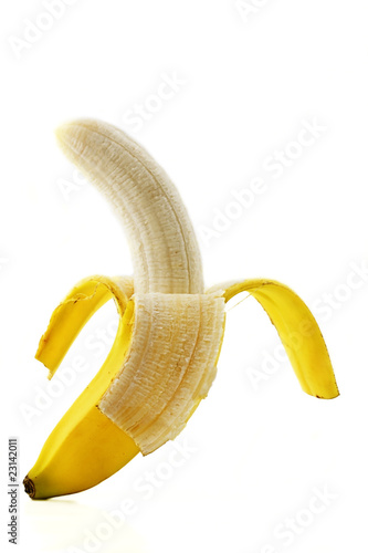 eine stehende geschälte banane