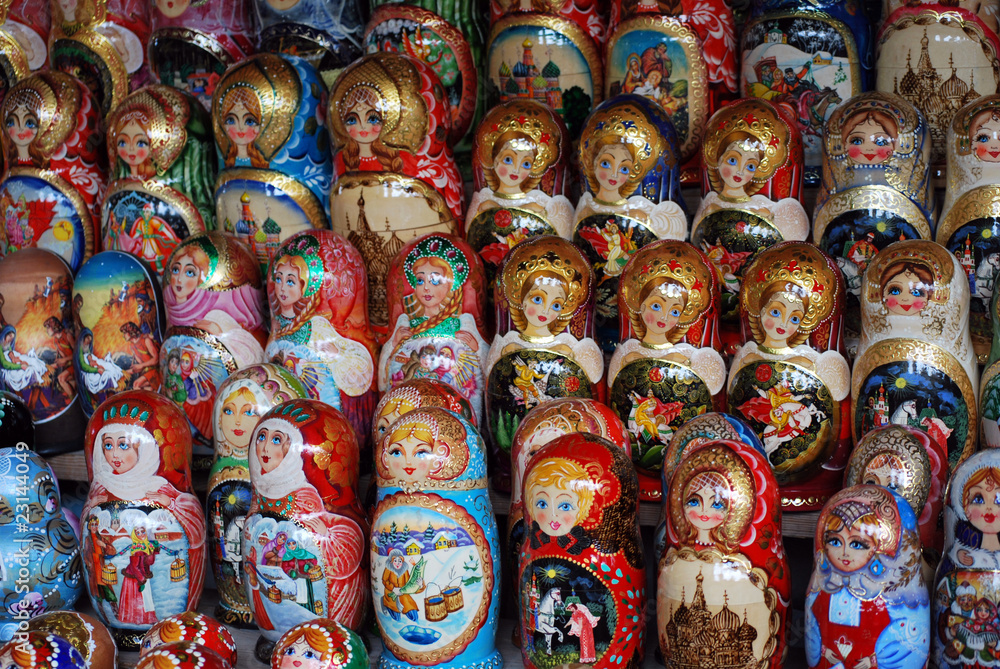 Poupées russes au marché à Moscou Poupées russes au marché à Moscou