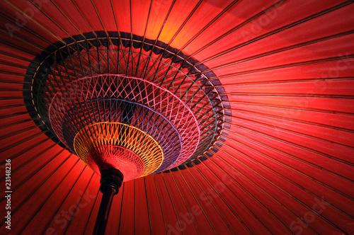 Fotografie Interieur d'un ombrelle traditionelle japonaise (ou wagasa) au Jaon