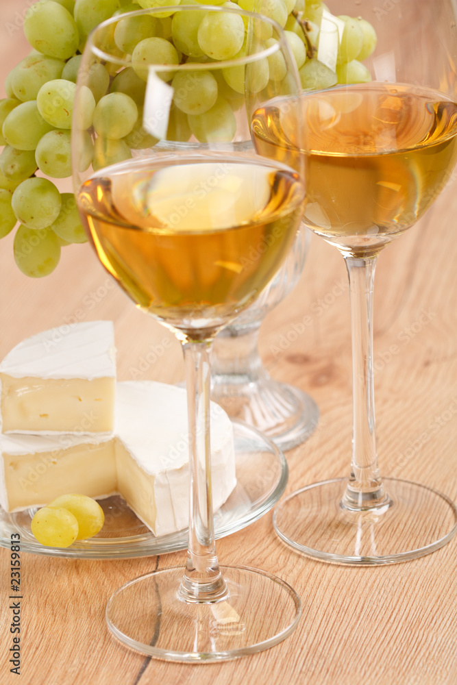 Still-life with bunch of grapes and white wine Still-life with bunch of grapes and white wine
