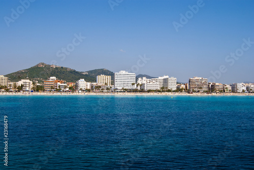 Fototapeta Naklejka Na Ścianę i Meble -  Hotels of Cala Millor resort and the nearby mountains, Majorca i