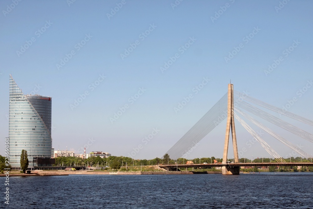 Fototapeta premium ponte sulla daugava a riga