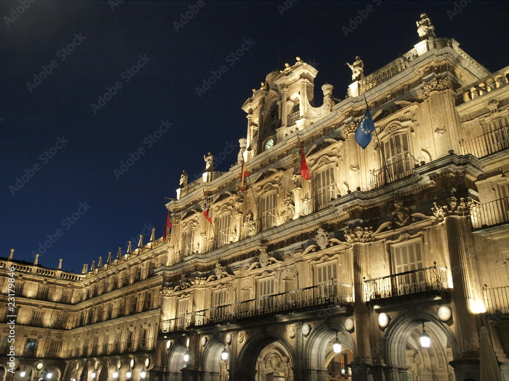 Ayuntamiento en Salamanca por la noche