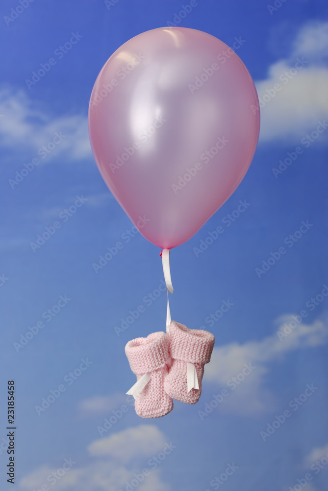 chaussons de bébé rose attaché a un ballon Photos