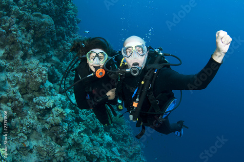 couple scuba diving