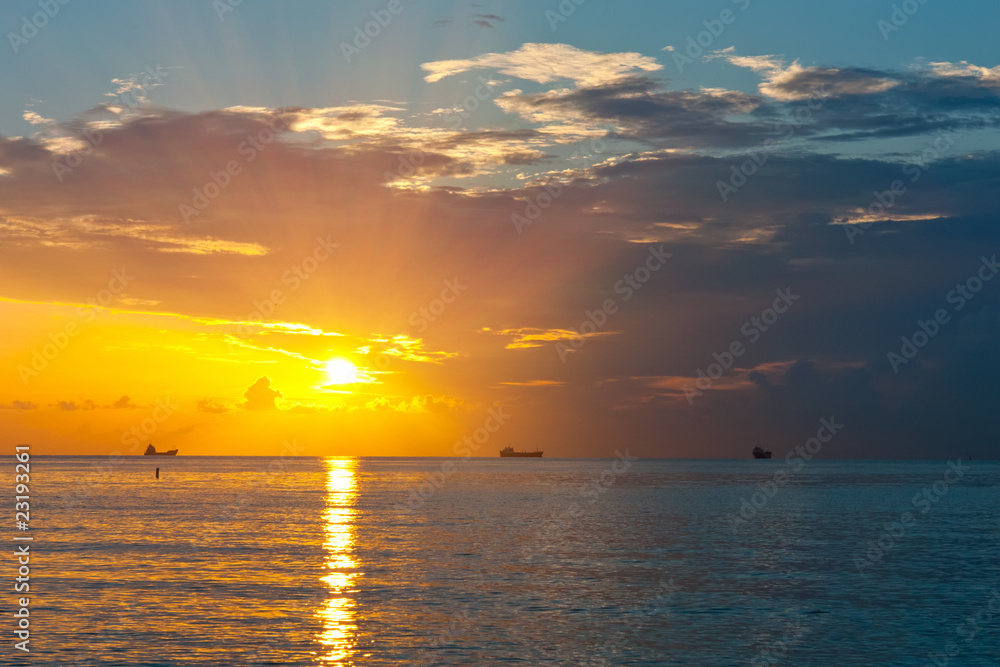 Fototapeta premium Sunrise over Atlantic ocean, FL, USA