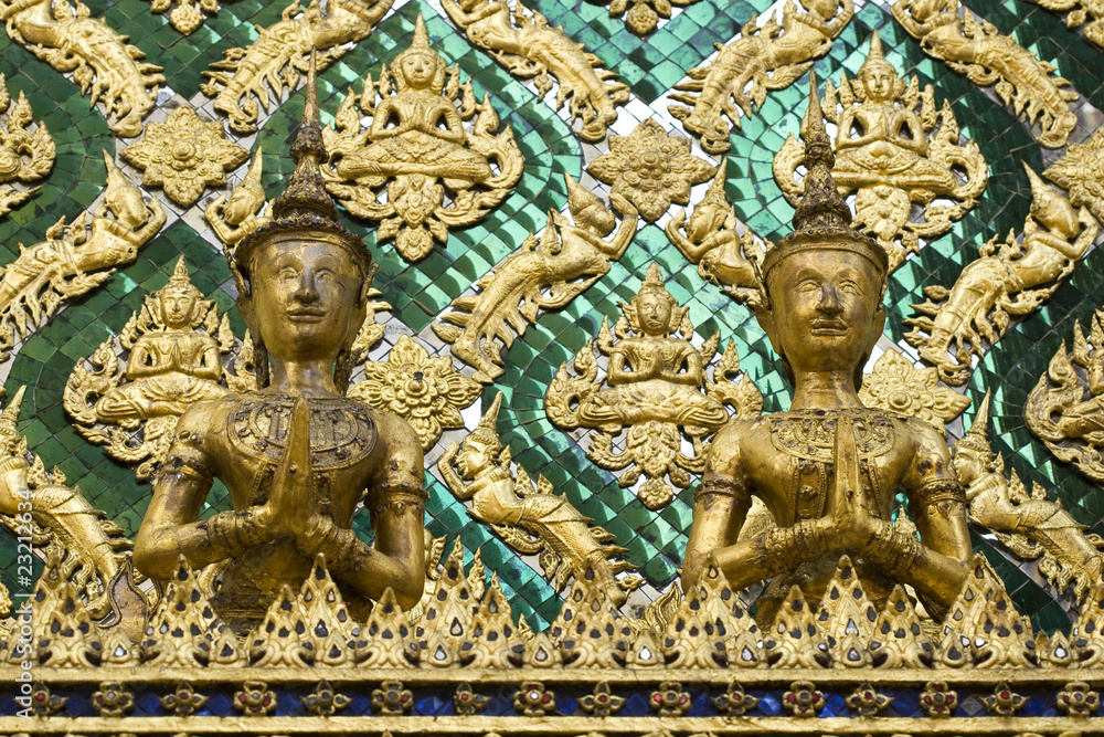 Statue at Wat Phra Kaew