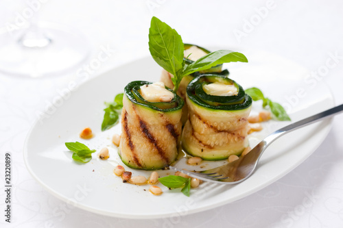 zucchini rolls with cheese
