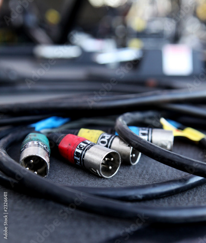 cable brancher sono sonorisation concert scène musique technicie photo