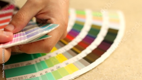 Checking color from guide pallete