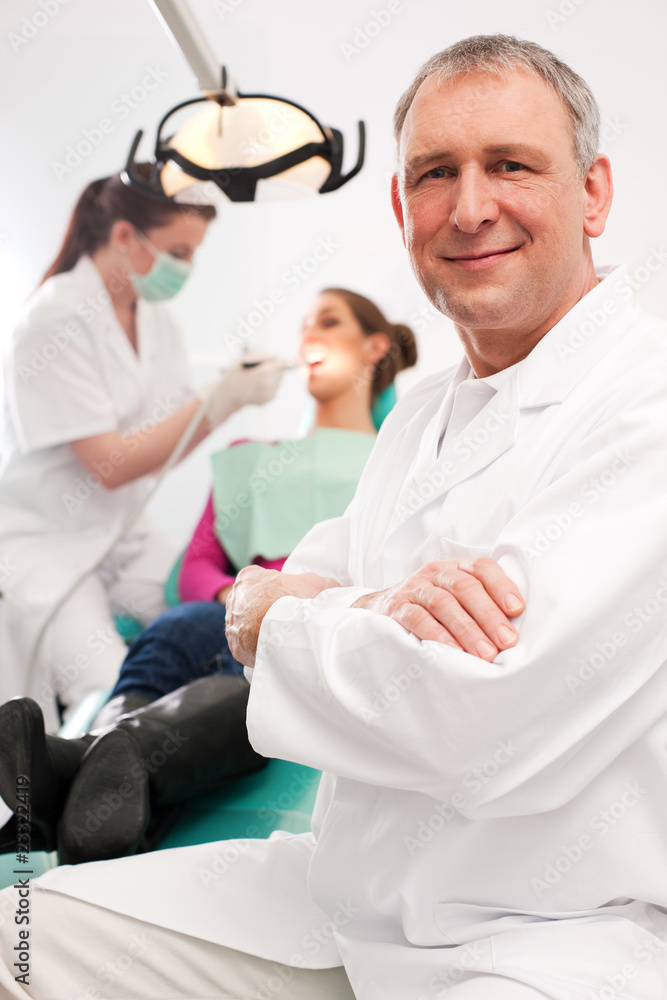 Obraz premium Dentist in his surgery