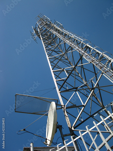 transmitter and receiver antenna © rparys