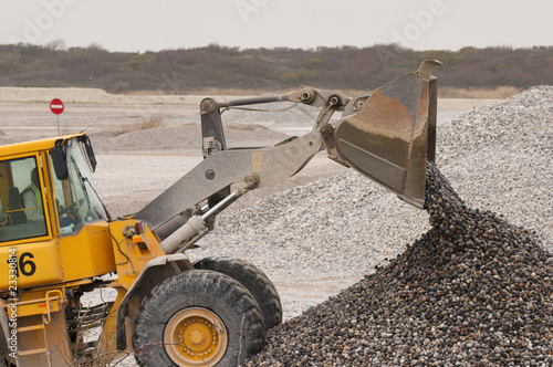 Cuadro en lienzo Extraction de graviers et galets dans une carrière