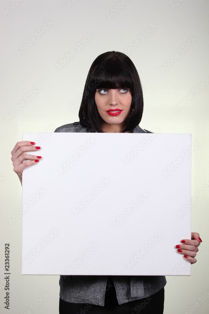 Portrait d'une femme avec un écriteau Portrait d'une femme avec un écriteau