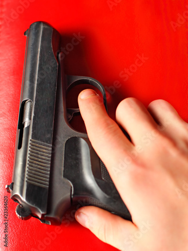 hand holding the gun close up