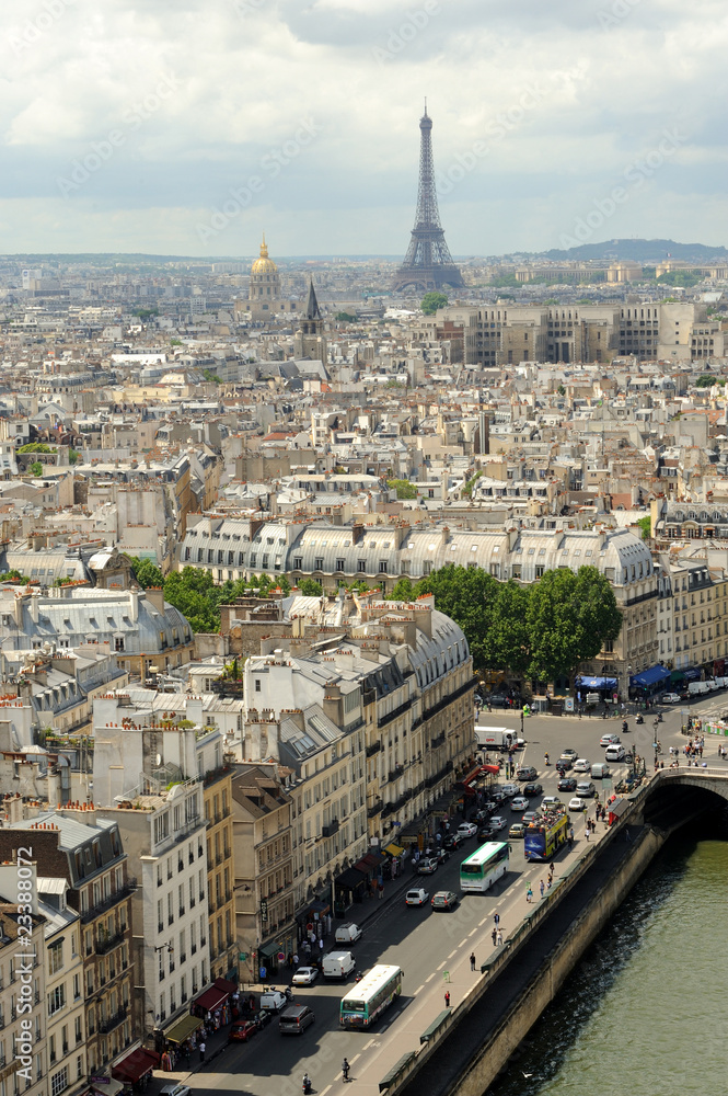 Vue de Paris depuis la cathédrale notre dame de Paris