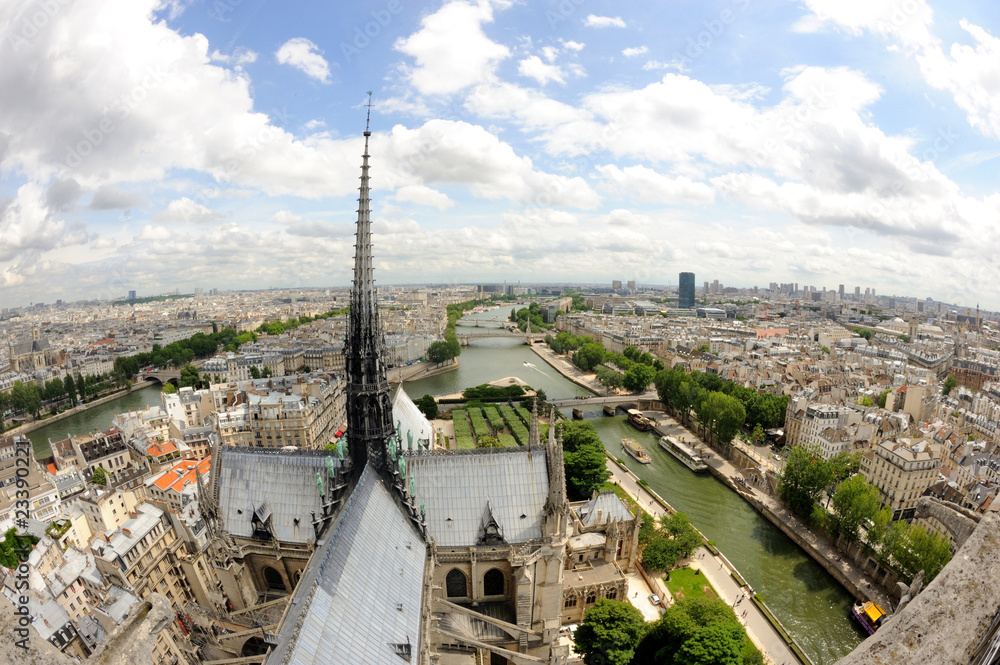 Vue de Paris depuis la cathédrale notre dame de Paris
