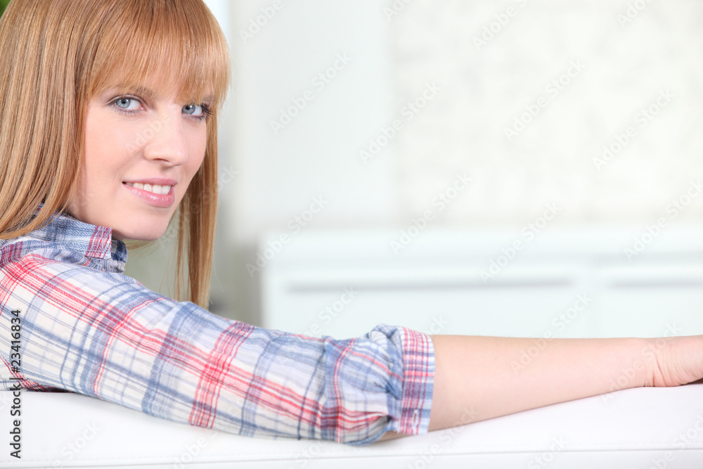 Naklejka premium Portrait d'une jeune femme blonde