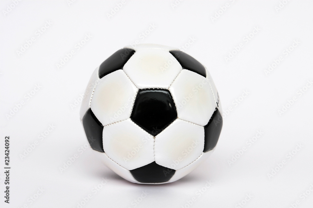 Fußball auf weißem Untergrund Fußball auf weißem Untergrund