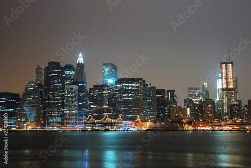 MANHATTAN CITY SKYLINE, NEW YORK CITY © rabbit75_fot