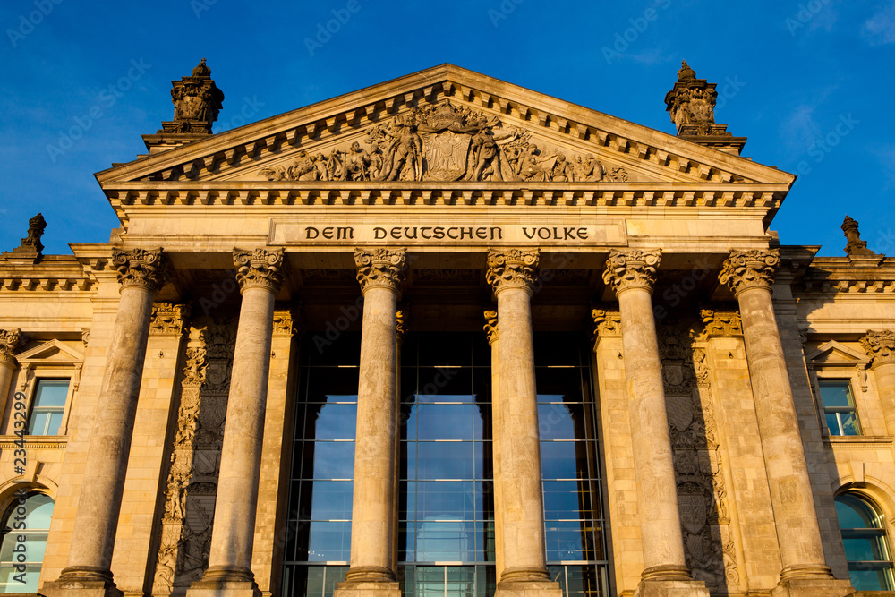 Obraz premium Fassade des Berliner Bundestags