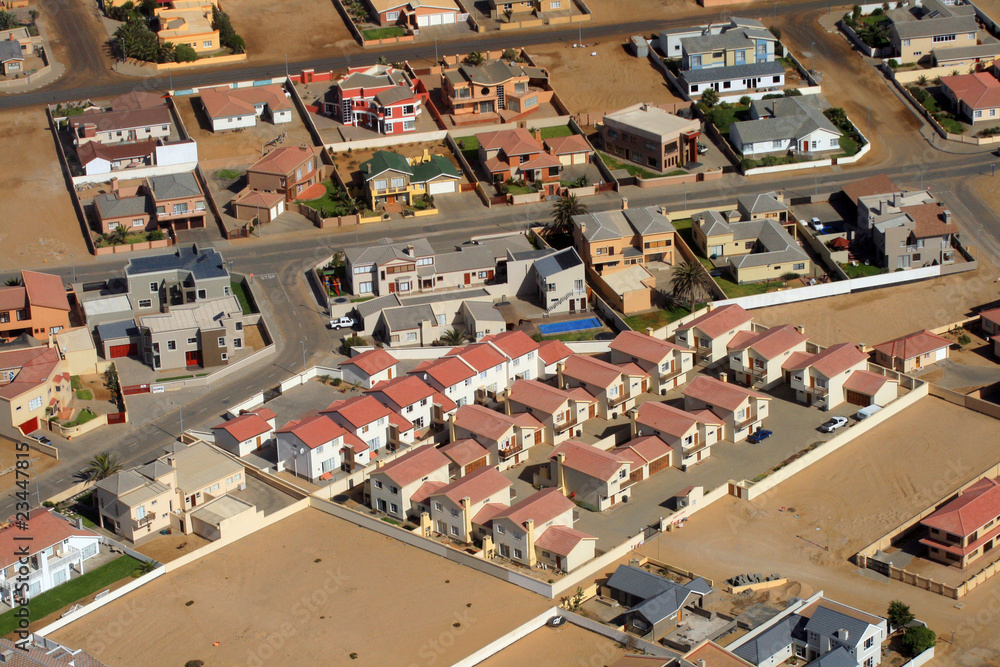 Vue aérienne d'une ville de Namibie Vue aérienne d'une ville de Namibie