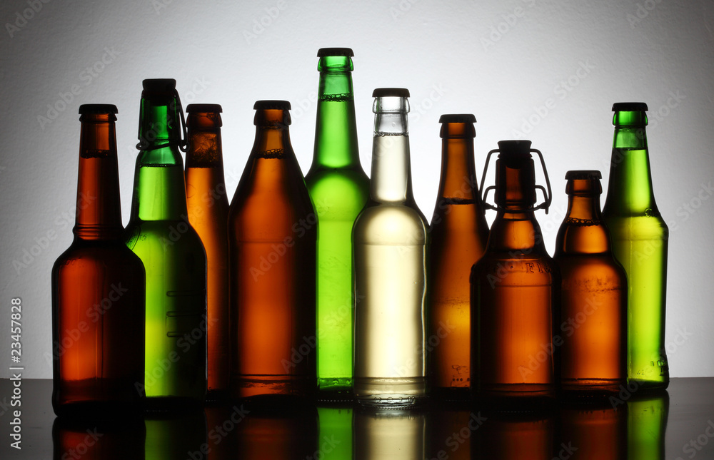 arrangement verschiedener Bierflaschen im Hotspot arrangement verschiedener Bierflaschen im Hotspot