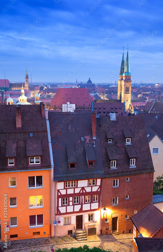 Nürnberger Skyline zur blauen Stunde