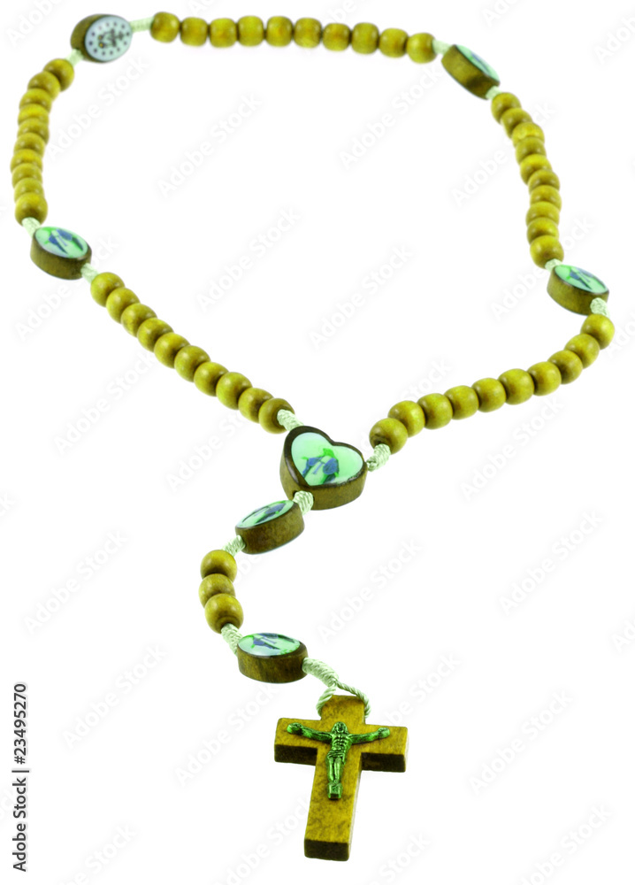 chapelet catholique perles bois, fond blanc chapelet catholique perles bois, fond blanc