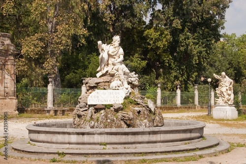 Fountain in the botanical garden of Palermo