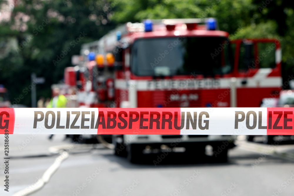 Fototapeta premium Absperrung Feuerwehr