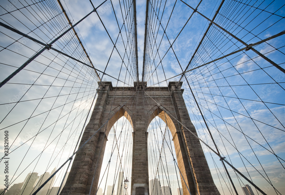 Fototapeta premium Upward view of Brooklyn Bridge