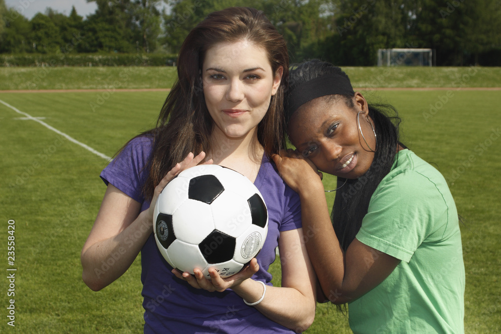Befreundete Fussballspielerinnen, multikulturell