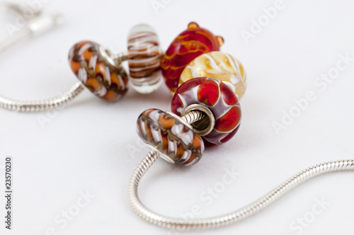 Obraz na płótnie red beads on a bracelet w salonie