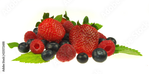 Fototapeta Naklejka Na Ścianę i Meble -  Raspberries,strawberries and blueberries on white background
